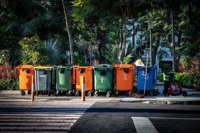clean-up-and-cover-trash-cans